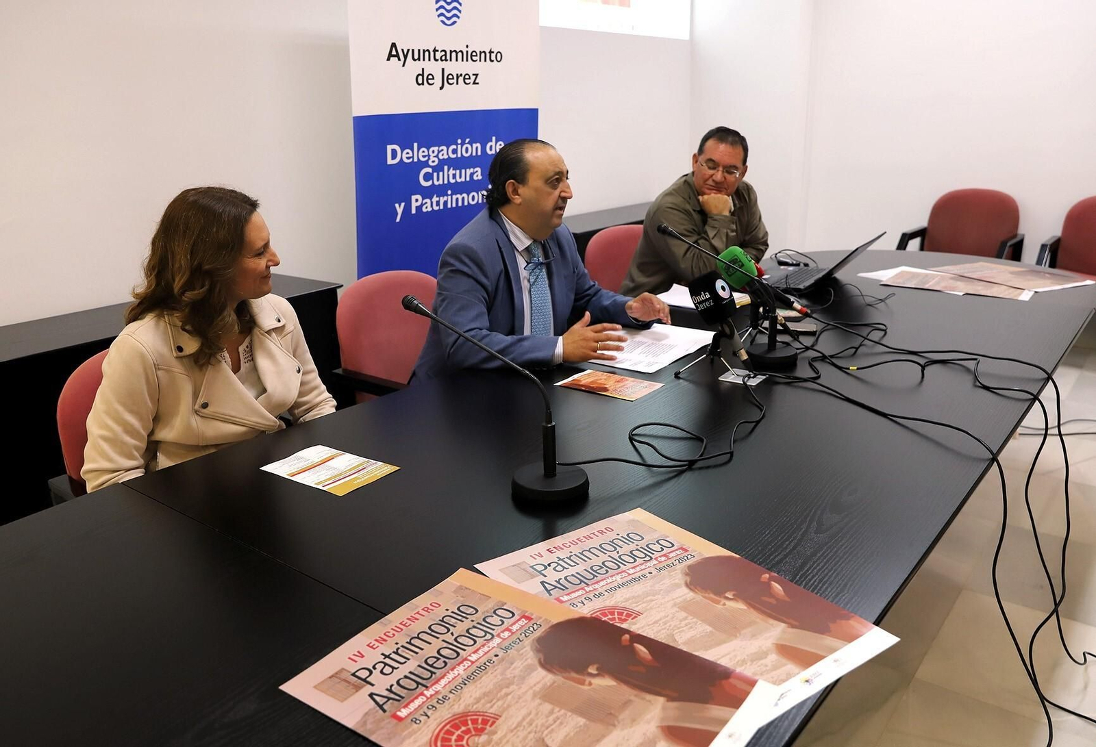 Carmen Reimóndez, Francisco Zurita y Francisco Barrionueva, durante la presentación del IV Encuentro sobre el Patrimonio Arqueológico.