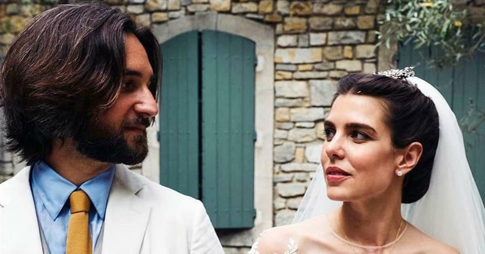 Carlota Casiraghi y Dimitri Rassam en la abadía provenzal donde se casaron este sábado Carlota Casiraghi y Dimitri Rassam en la abadía provenzal donde se casaron este sábado