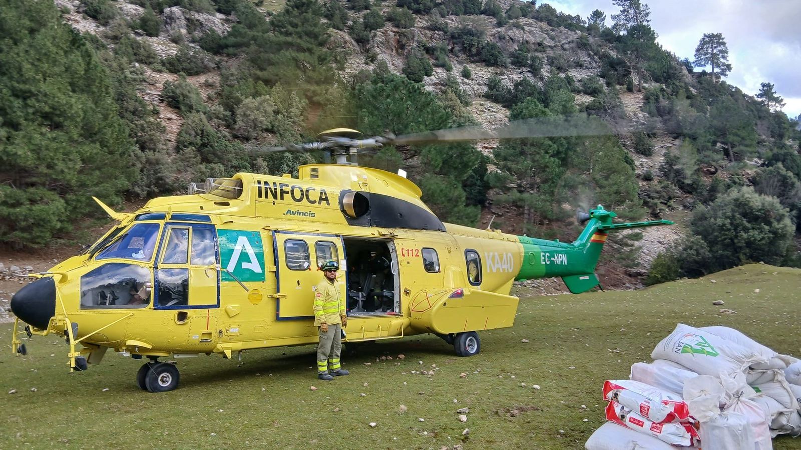 Infoca con víveres y pienso.