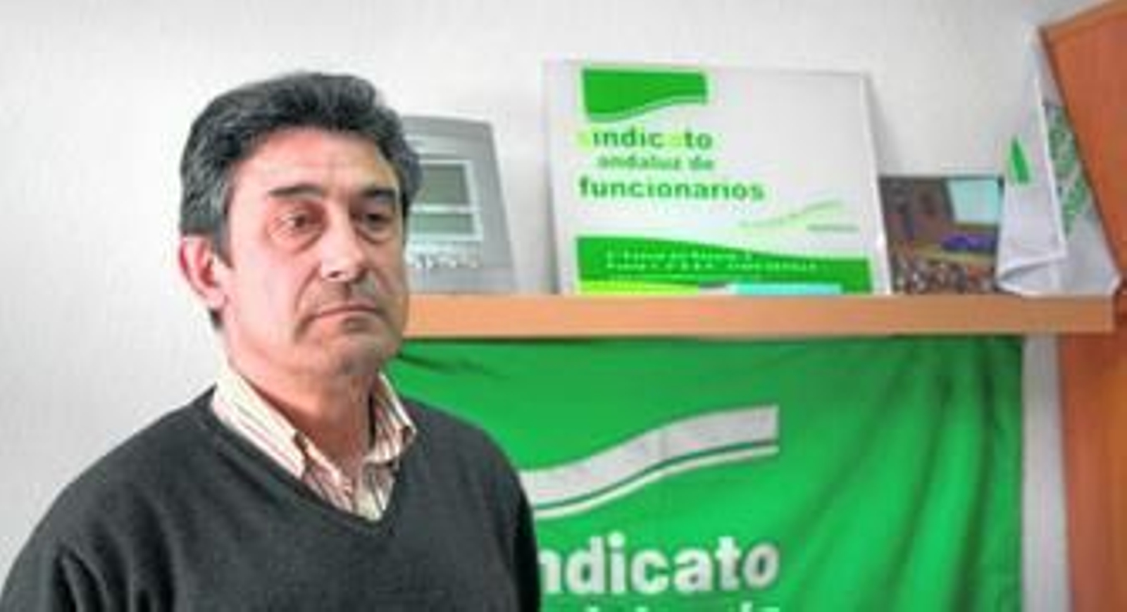 "El caso de los ERE sería diferente si las ayudas las tramitasen funcionarios"
