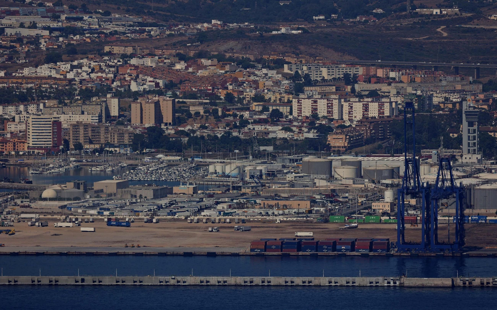 Parte de la ciudad de Algeciras y su puerto.