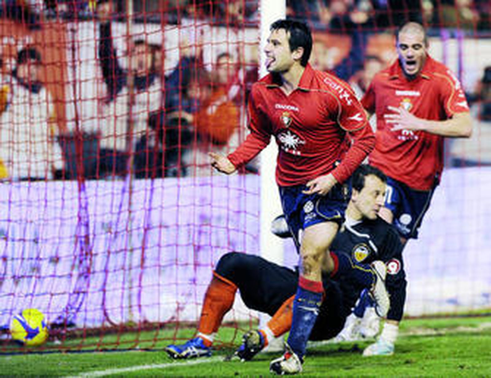 Flaño celebra el gol que dio la victoria ayer a su equipo ante el Valencia de Emery.