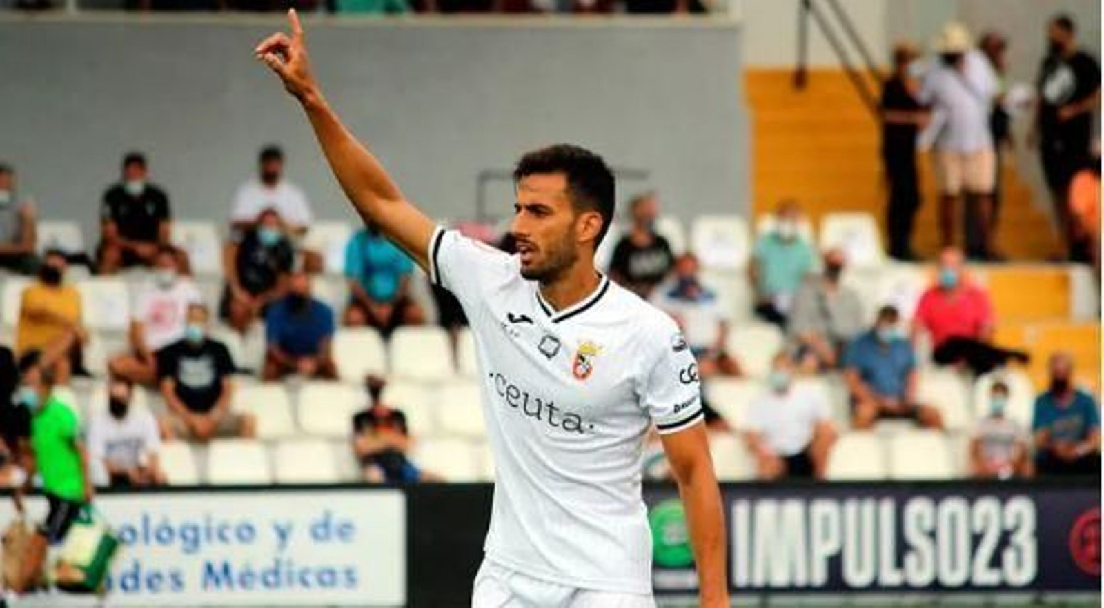 El excapitán de la Balona José Manuel Carrasco, con el Ceuta