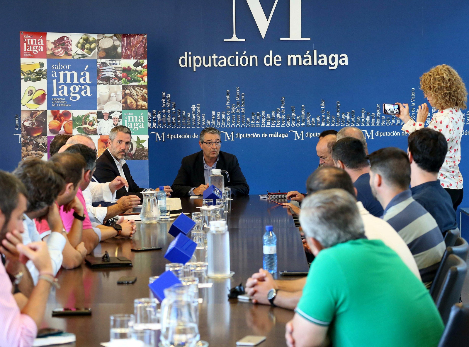Reunión de trabajo de la Diputación con una veintena de empresarios del sector cárnico.