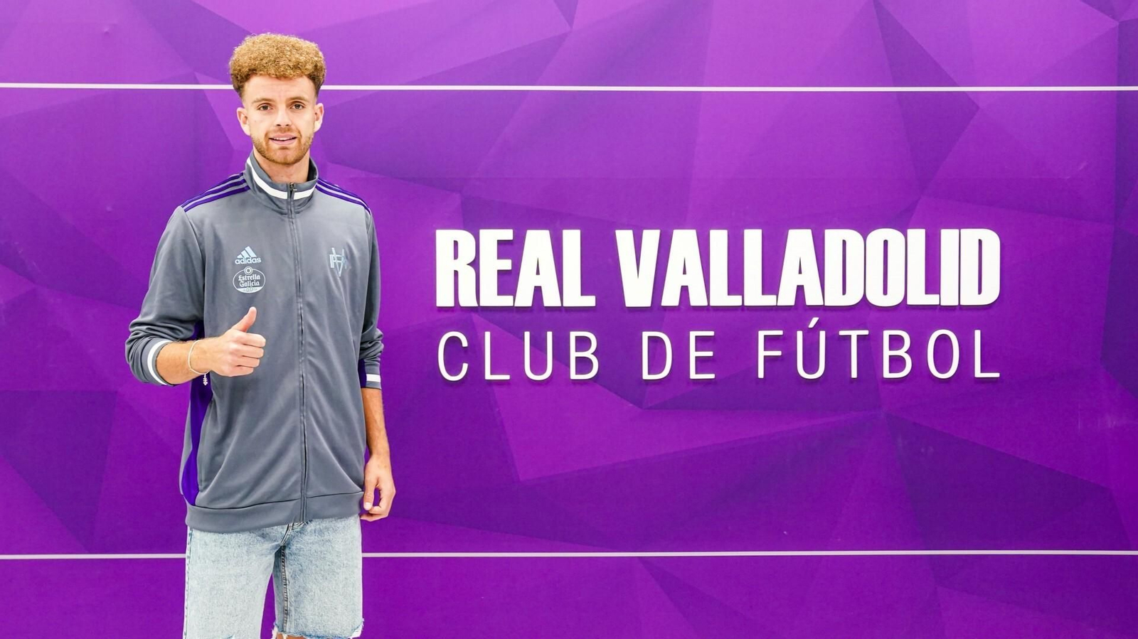 Alberto Quintana posa con los colores del Valladolid.