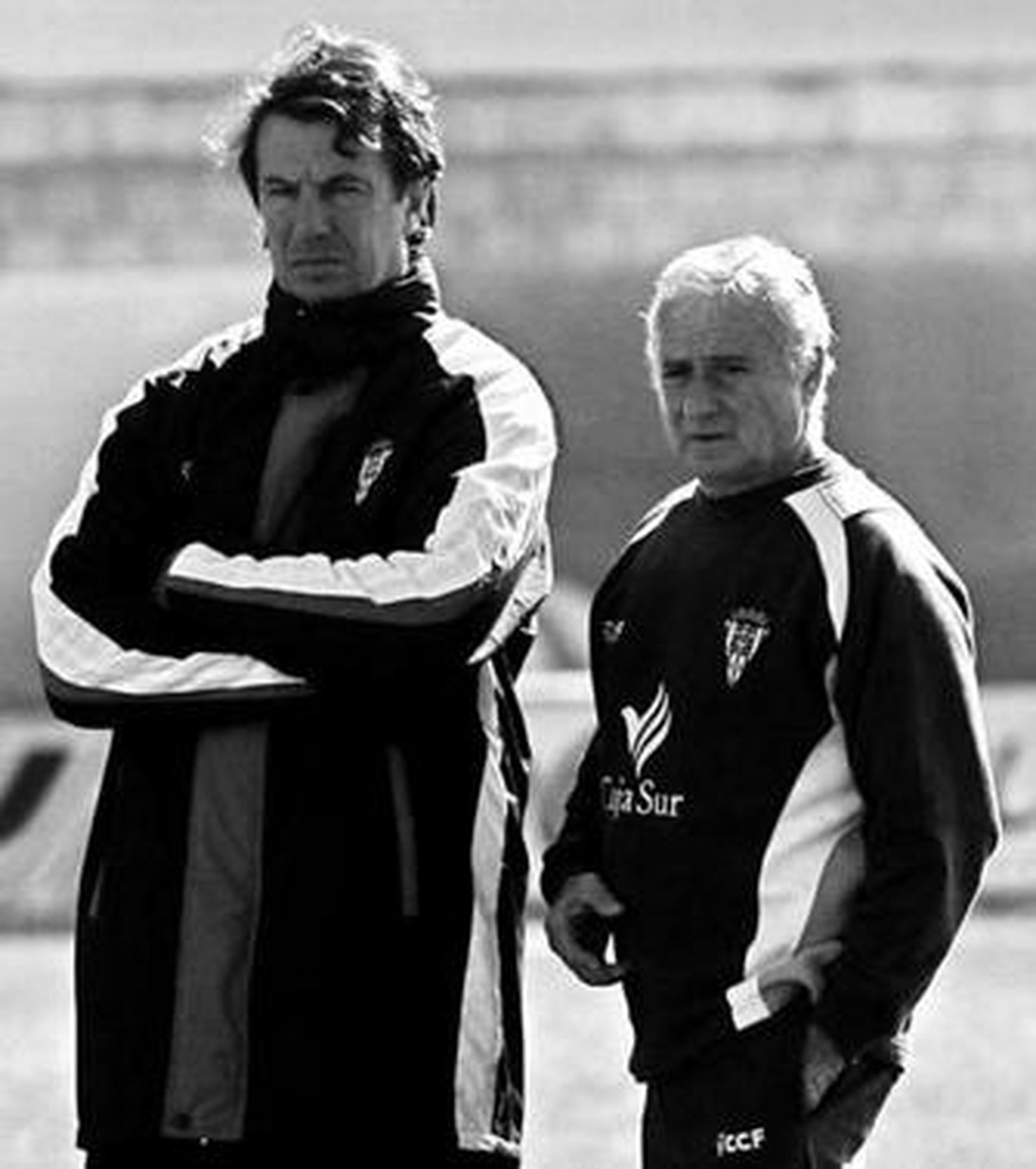 José González observa el entrenamiento junto a Márquez Campos.