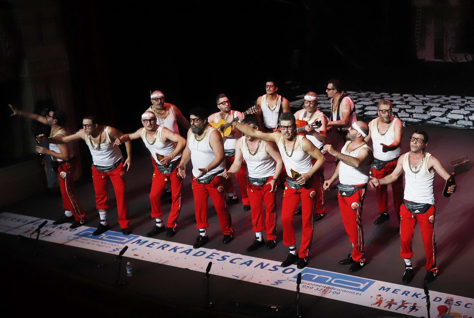 Imágenes de la actuación de la murga de Huelva Los Yoyas en el Carnaval Colombino