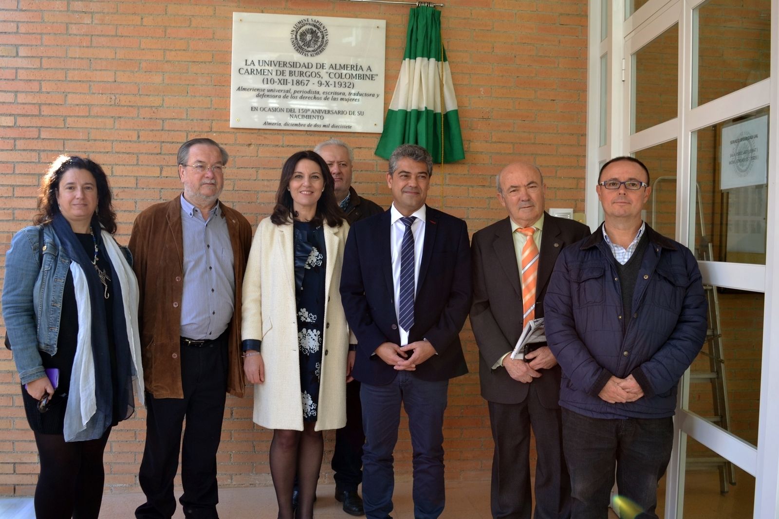 El rector Carmelo Rodríguez con Magdalena Cantero, Mar Verdejo, Antonio Sevillano y Francisco Javier García.
