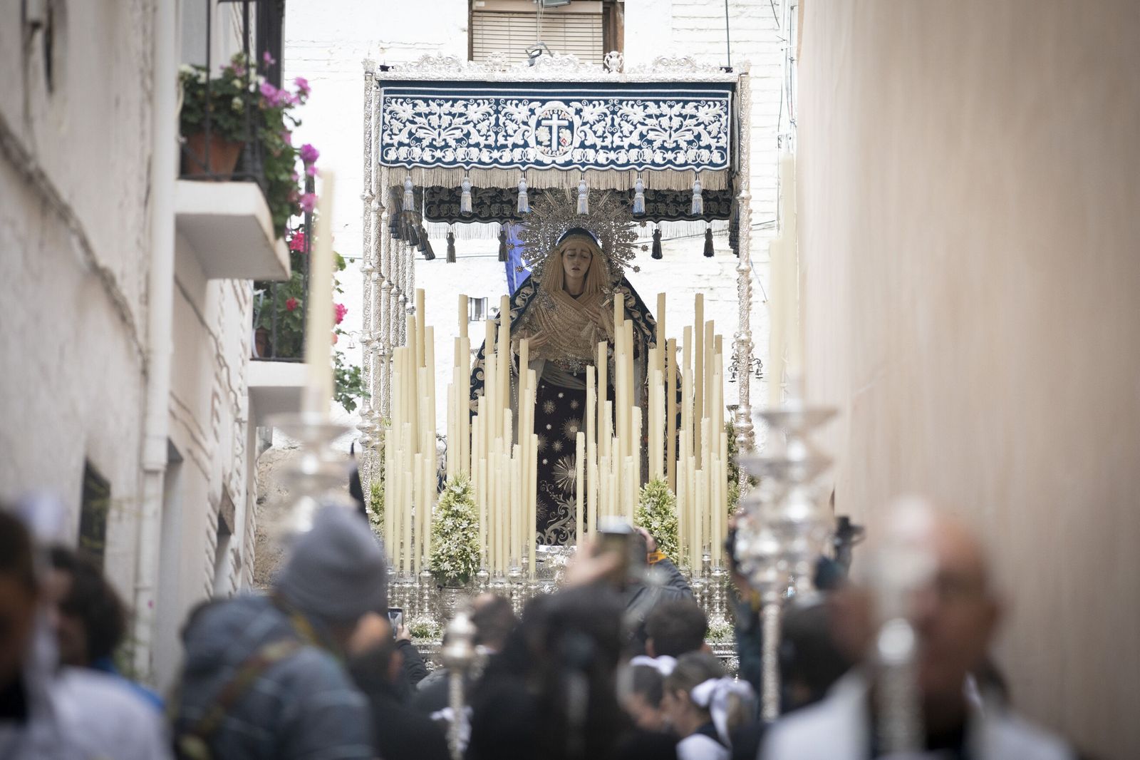 La Concha realiza su estación de penitencia en Granada
