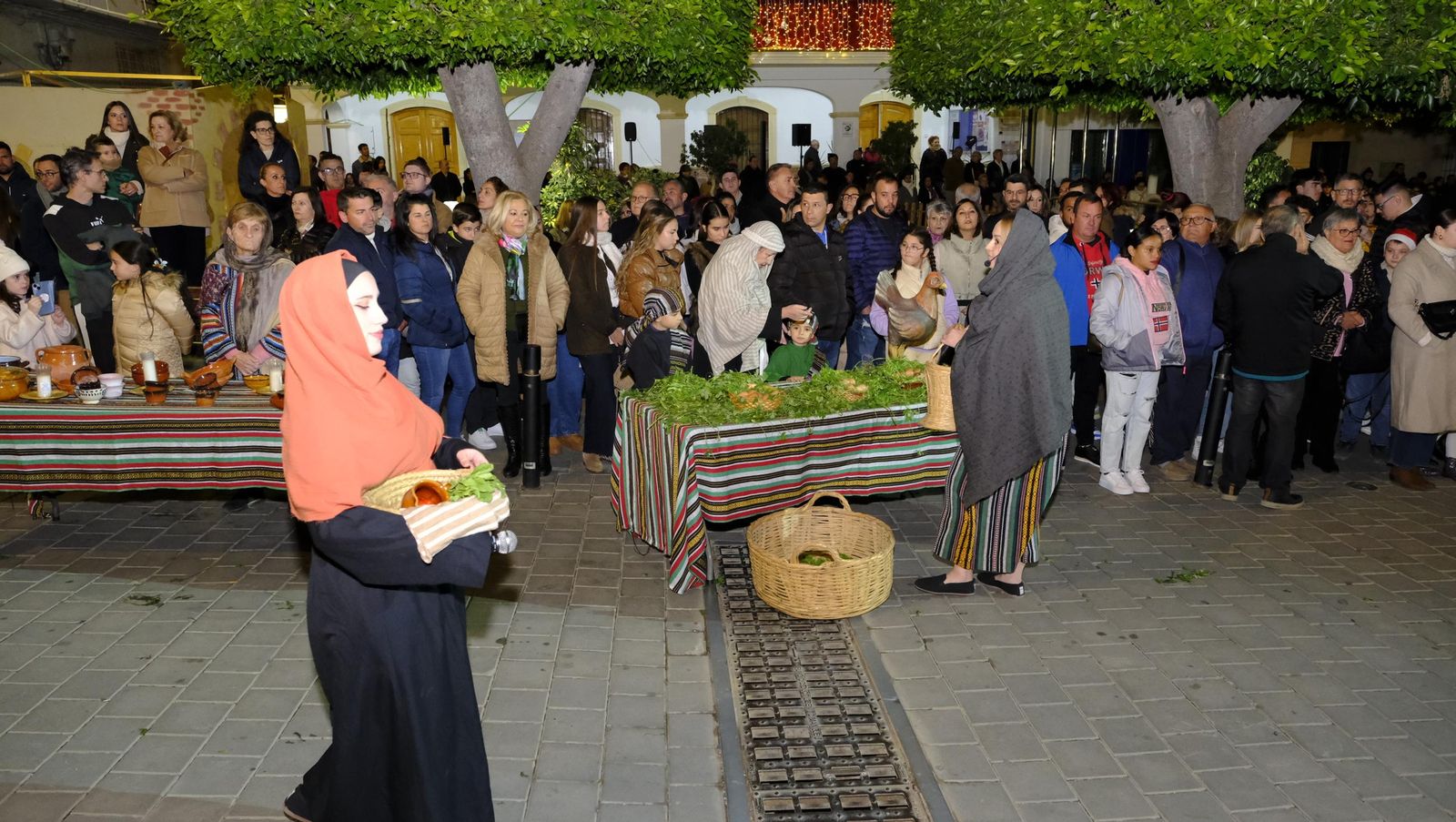 El Belén viviente de Gádor abarrota de público la plaza del pueblo, en imágenes
