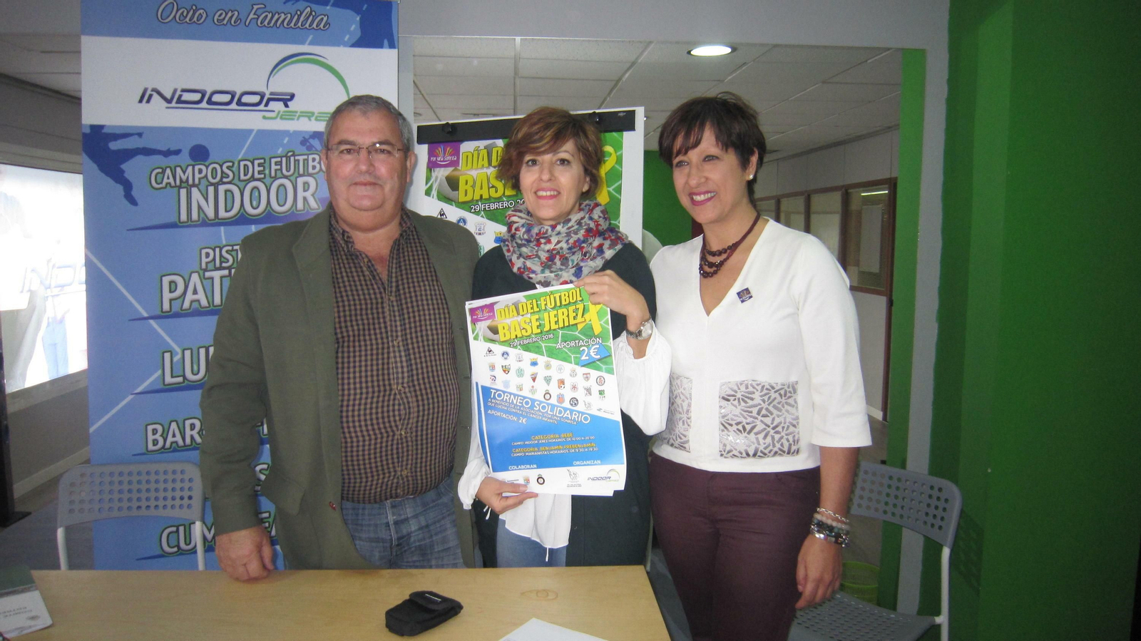 Eva Ledesma, en el centro de la imagen, es la fundadora del 'Proyecto Por una Sonrisa'.