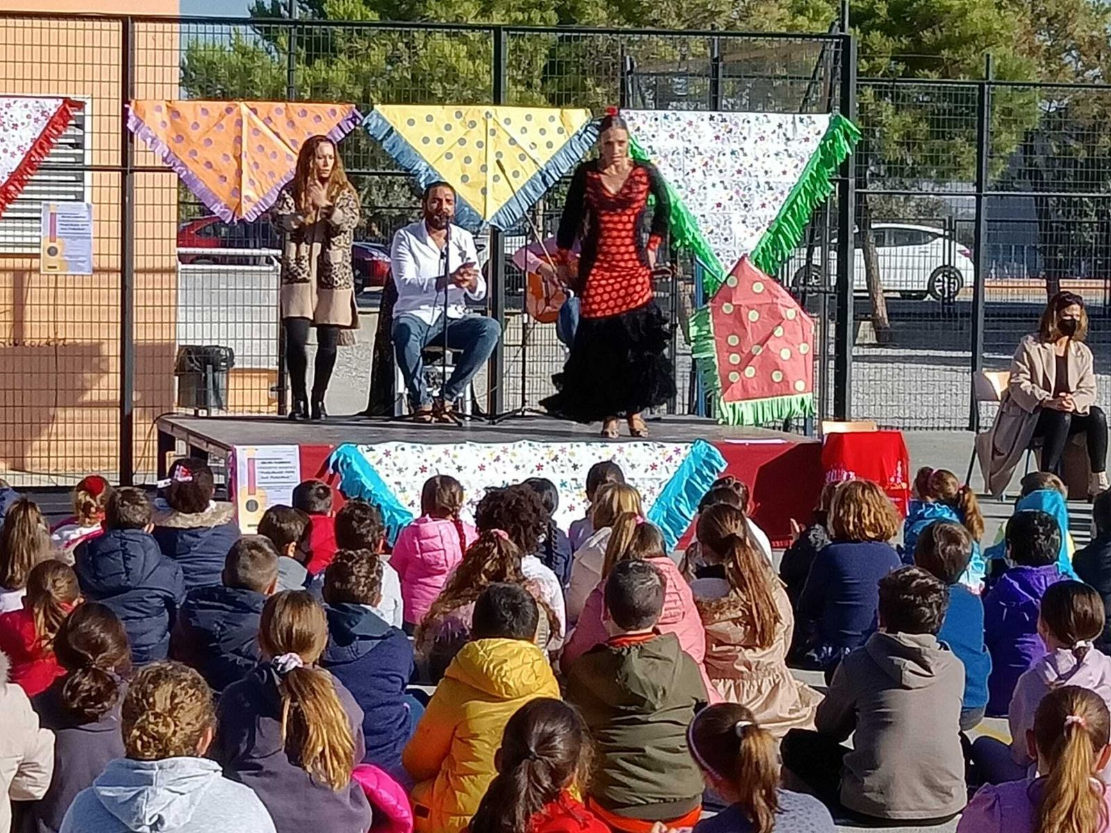 El acto por el Día del Flamenco en el colegio La Almohada de Belicena.