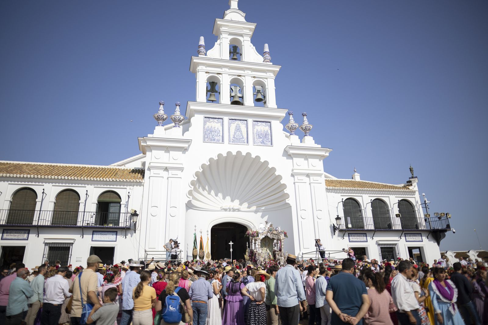 El Rocío 2023: Imágenes de la presentación de las Hermandades y ambiente en la aldea