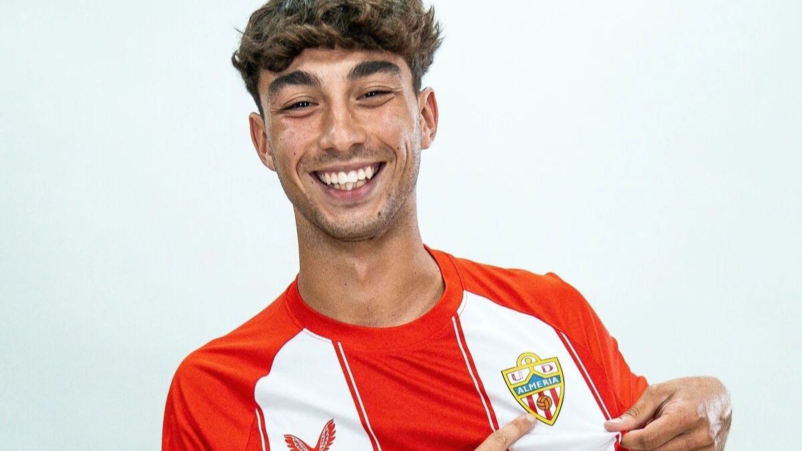 Sergio Dacal disputó sus primeros minutos como indálico frente al Recreativo Granada.