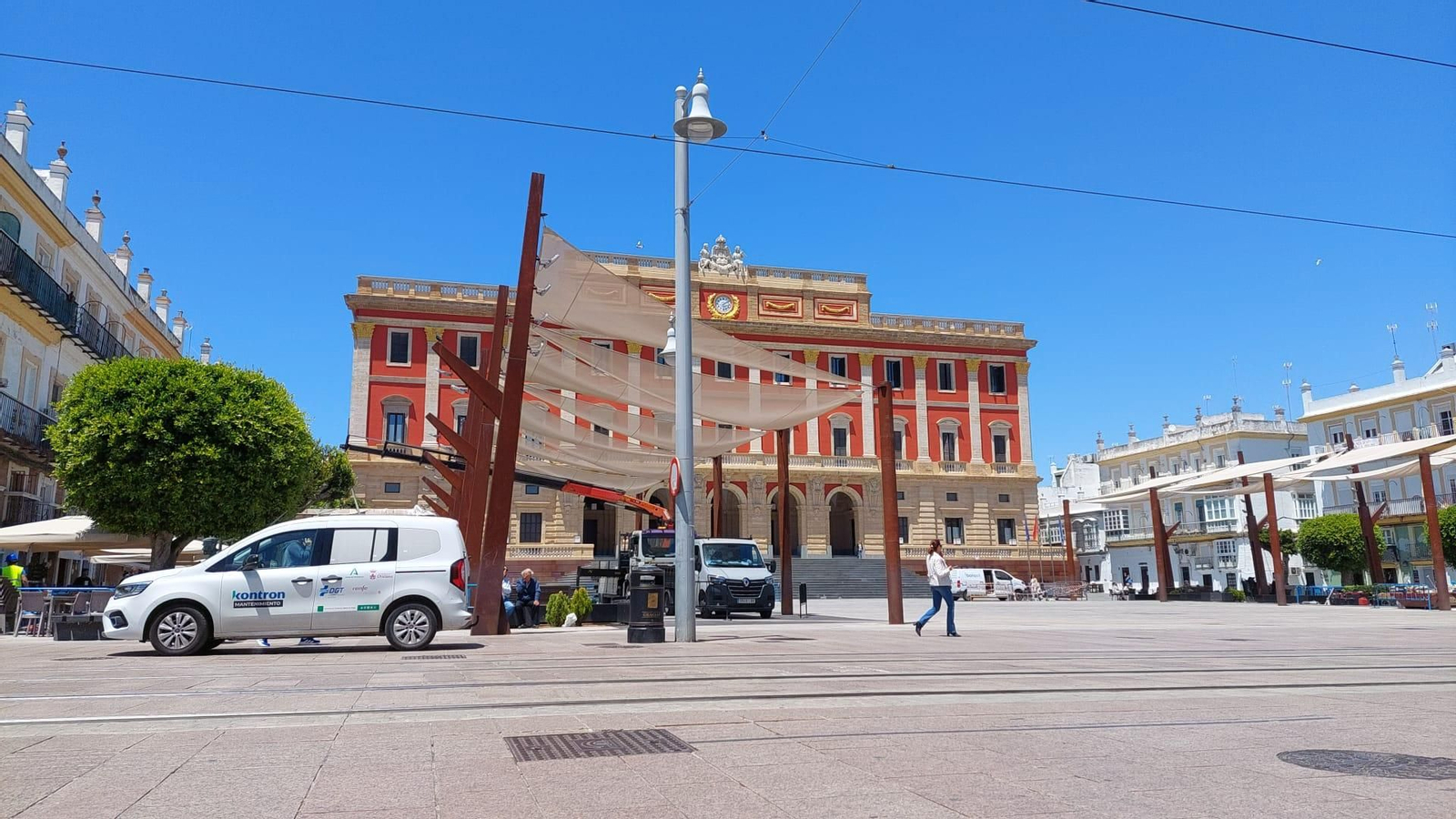 Imagen del Ayuntamiento, presidiendo la céntrica plaza del Rey.