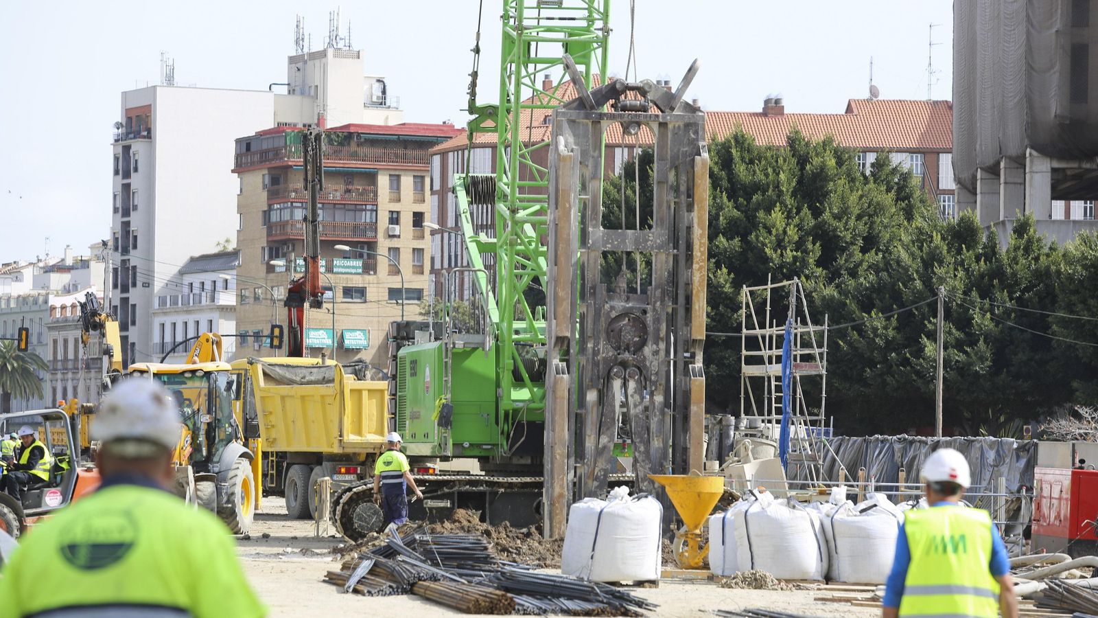 Imagen de una máquina pantalladora en la Avenida de Andalucía.
