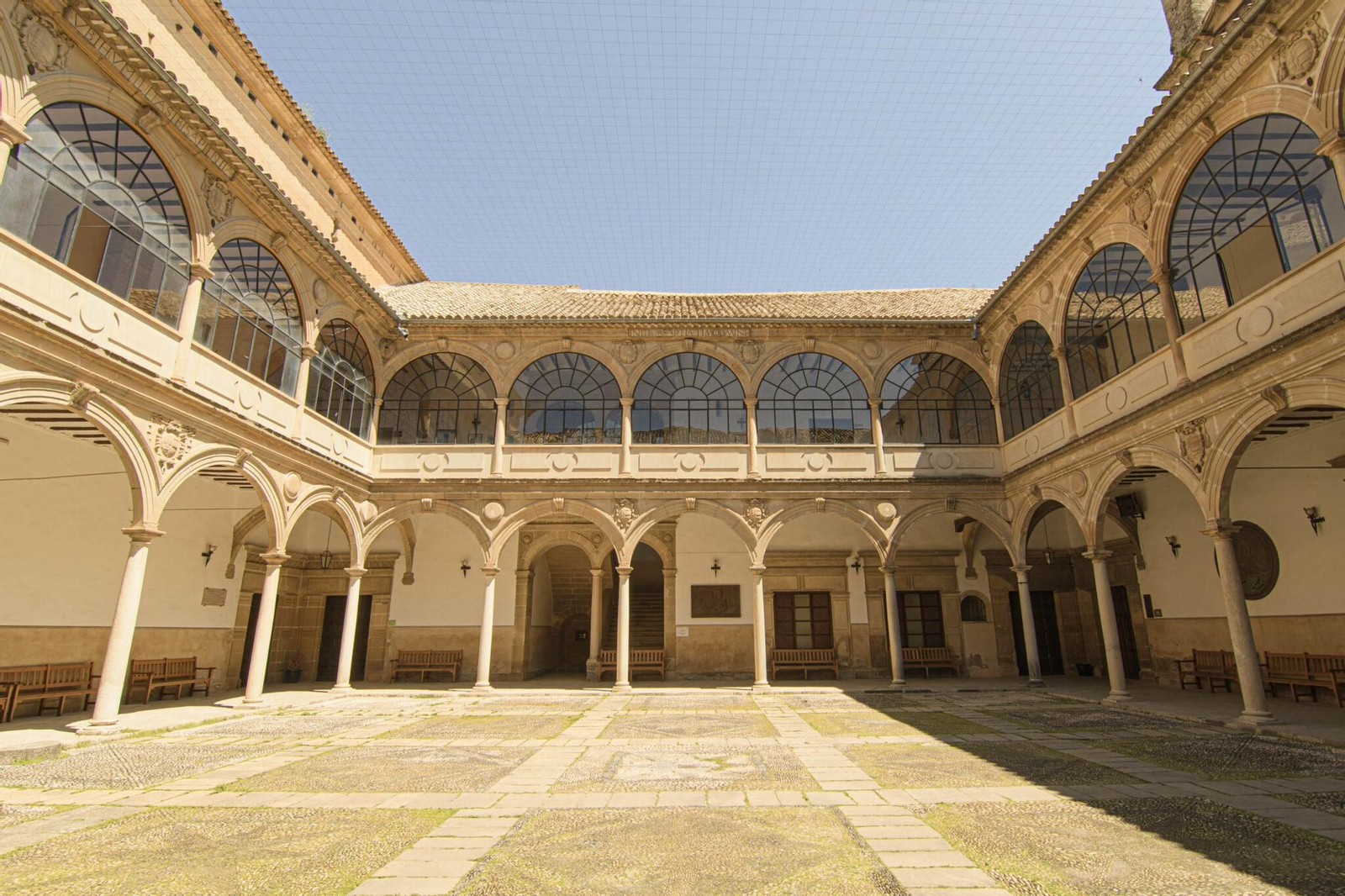 El patio de la Antigua Universidad de Baeza te teletransportará hasta la época renacentista.