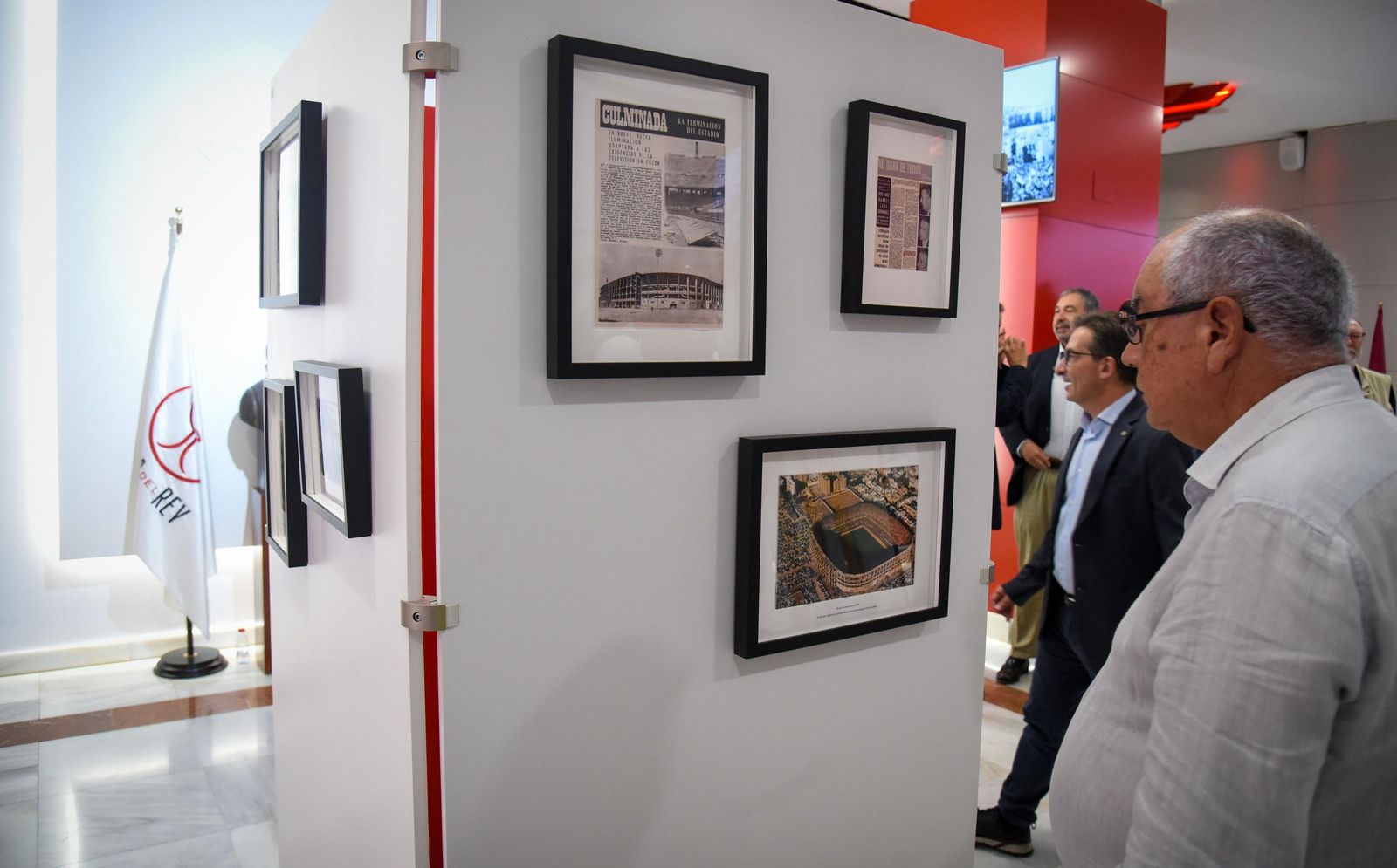 La exposición del 50º aniversario del cerramiento del estadio Ramón Sánchez-Pizjuán