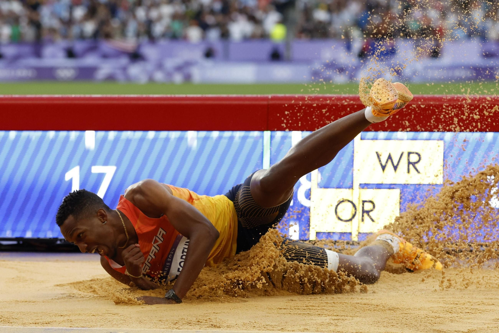 Las imágenes del oro olímpico de Jordan Díaz en atletismo