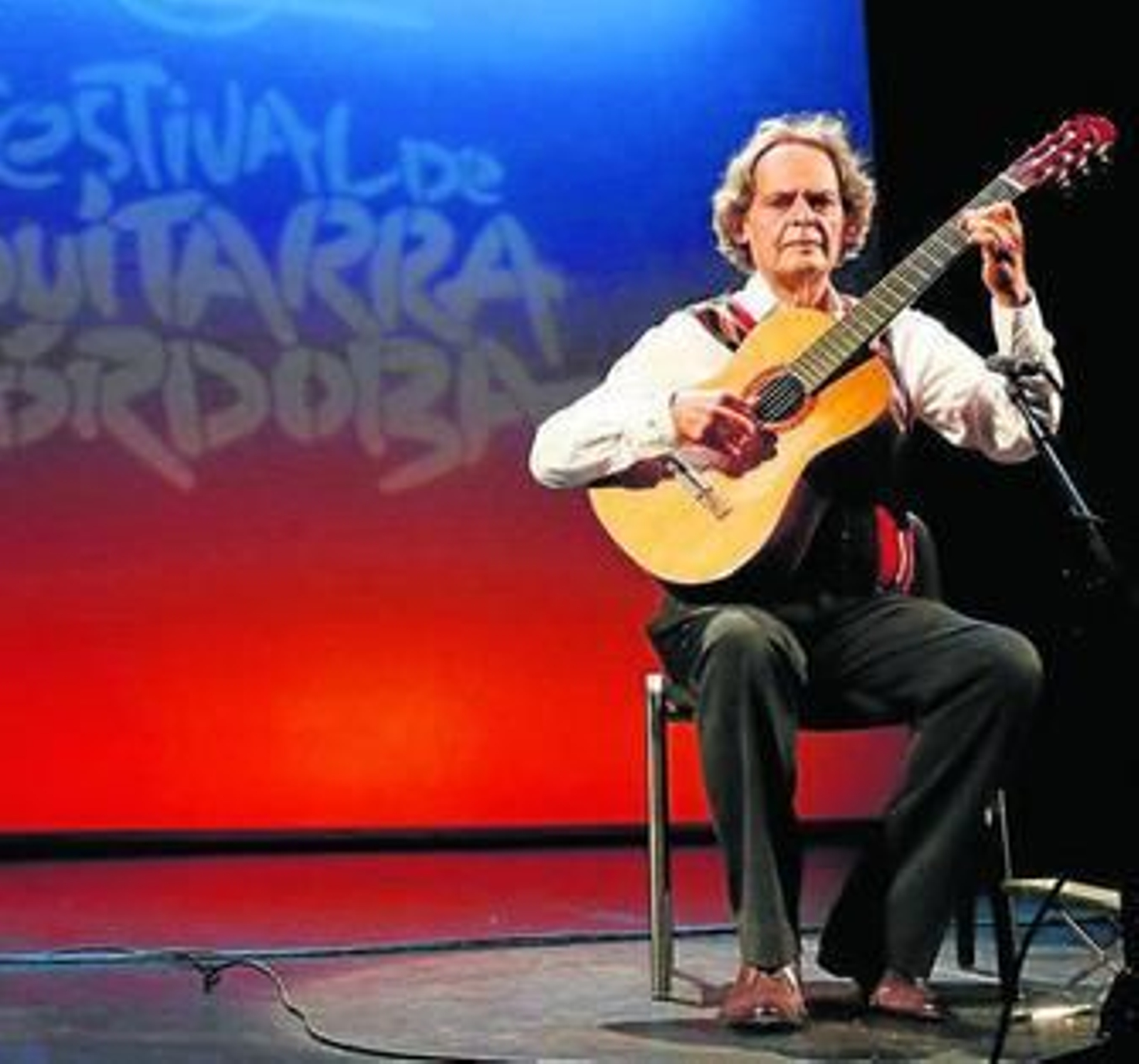Roland Dyens, en un concierto en el Festival de la Guitarra 2015.