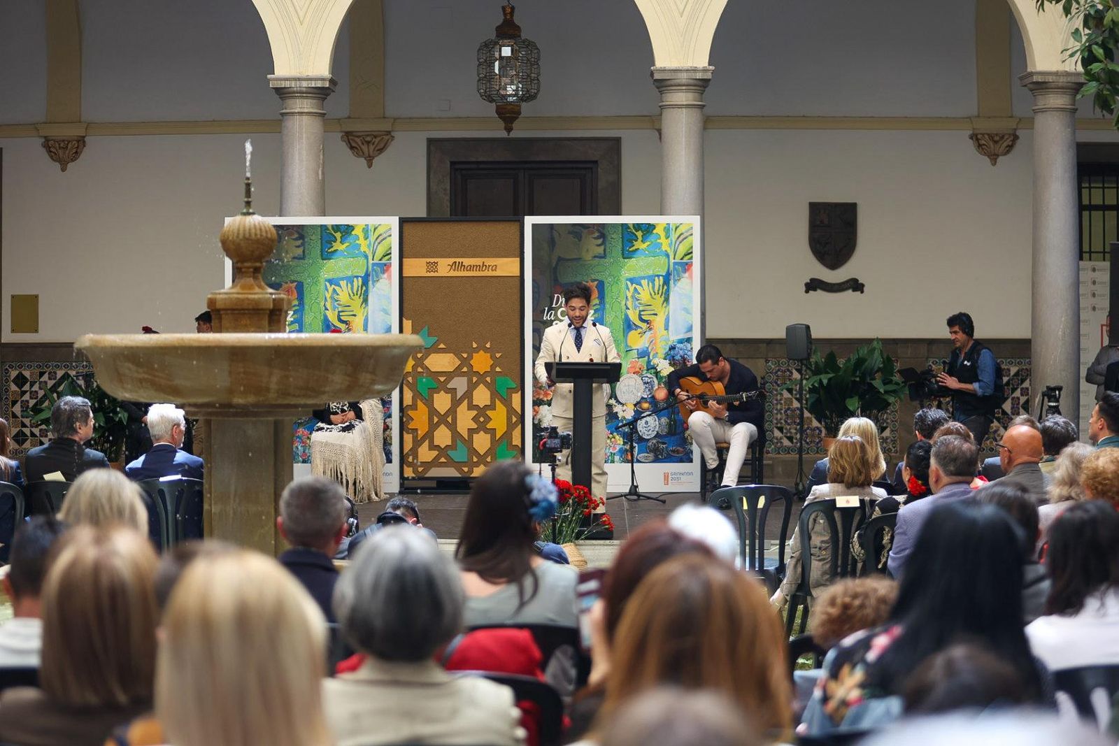 El pregón del Día de la Cruz de Granada, en imágenes