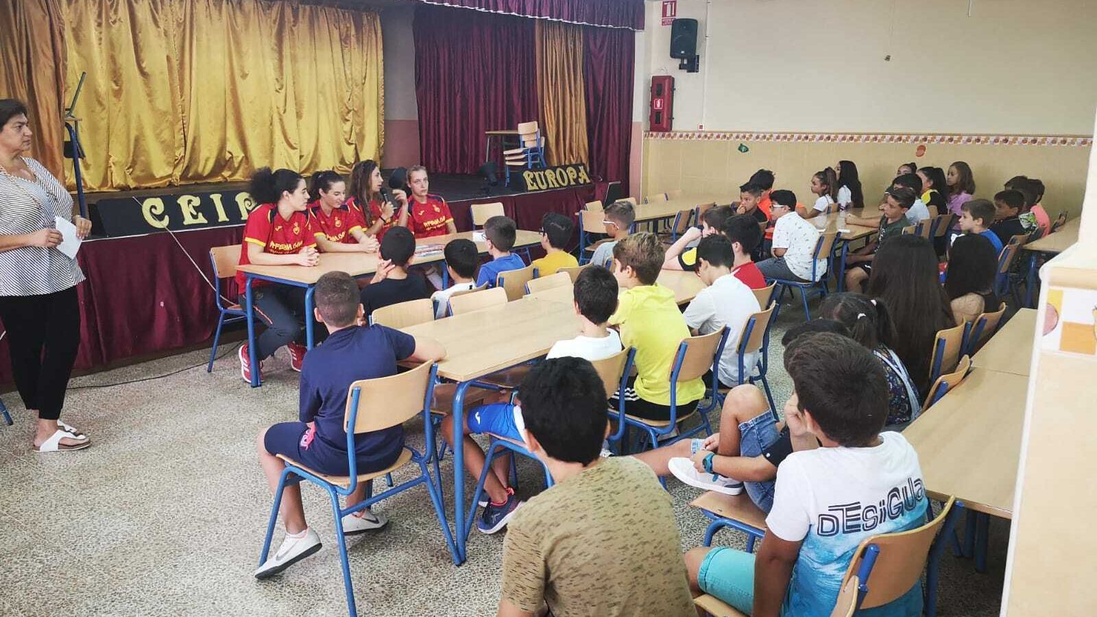Charla de las jugadoras.