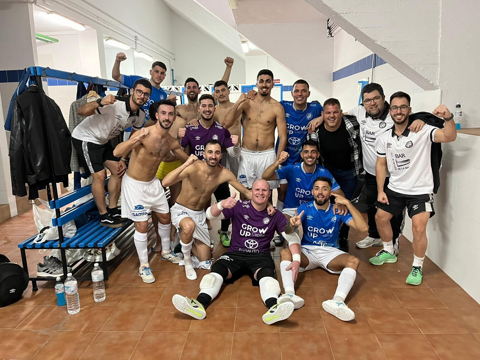 Los jugadores del Xerez Futsal celebran el triunfo frente al Cádiz Virgili.