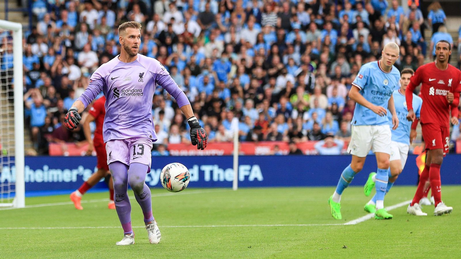 Adrián San Miguel, durante un partido del Liverpool