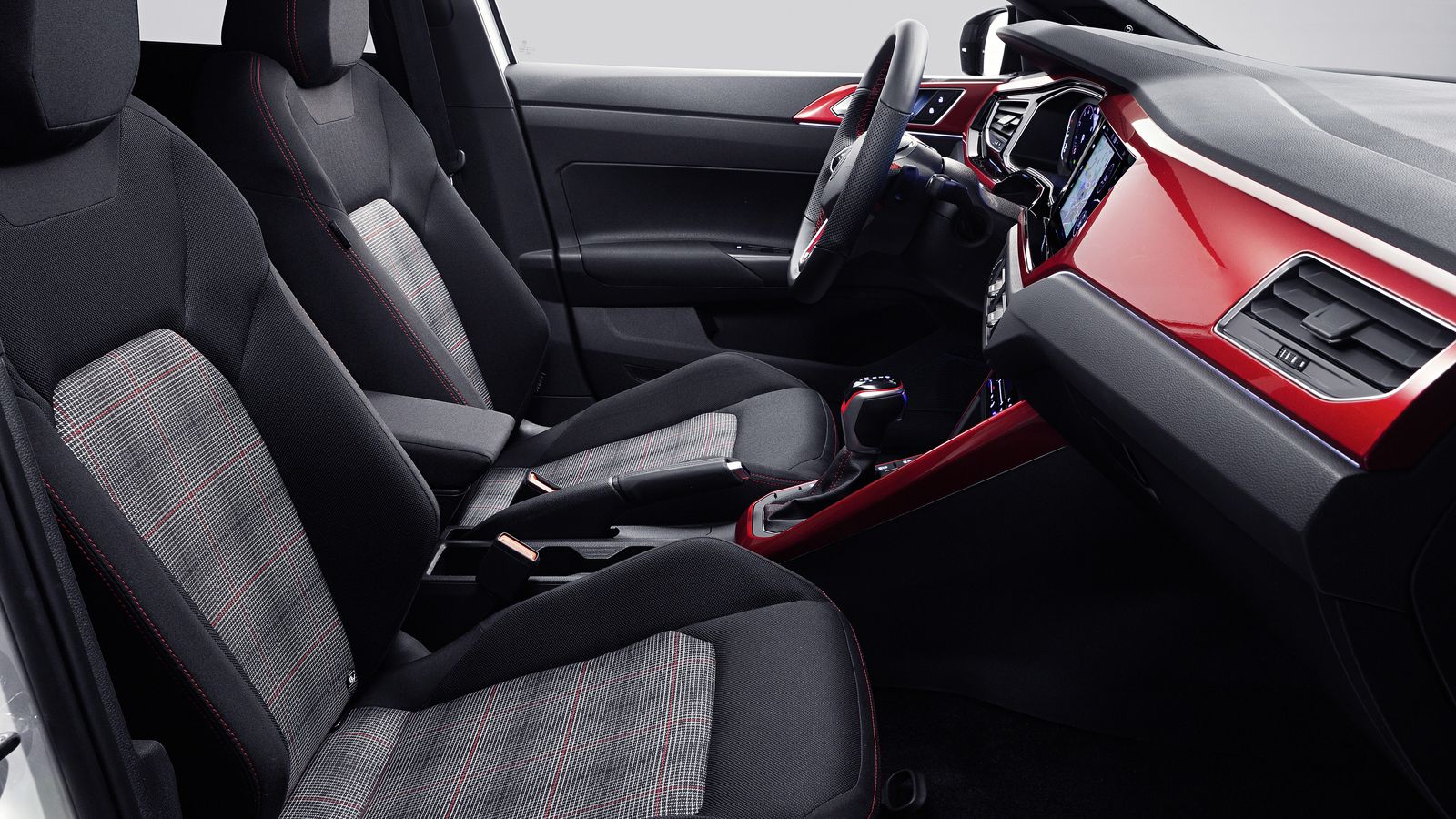 La tapicería elegida para esta versión del Polo entronca con la historia de los GTI de Volkswagen, especialmente, del Golf.