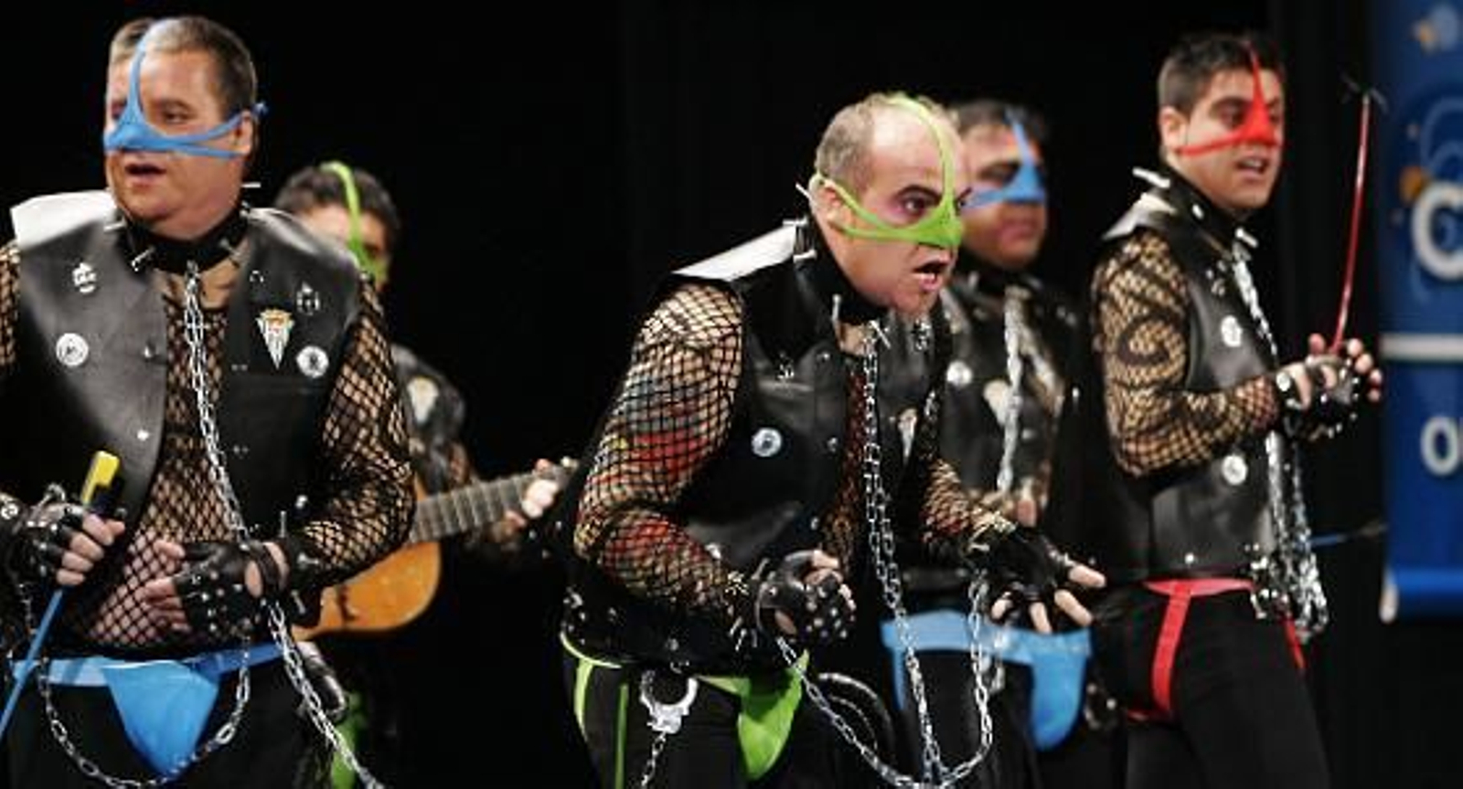 Cerró sesión la chirigota Los que sufren por gusto. 

Foto: Lourdes de Vicente