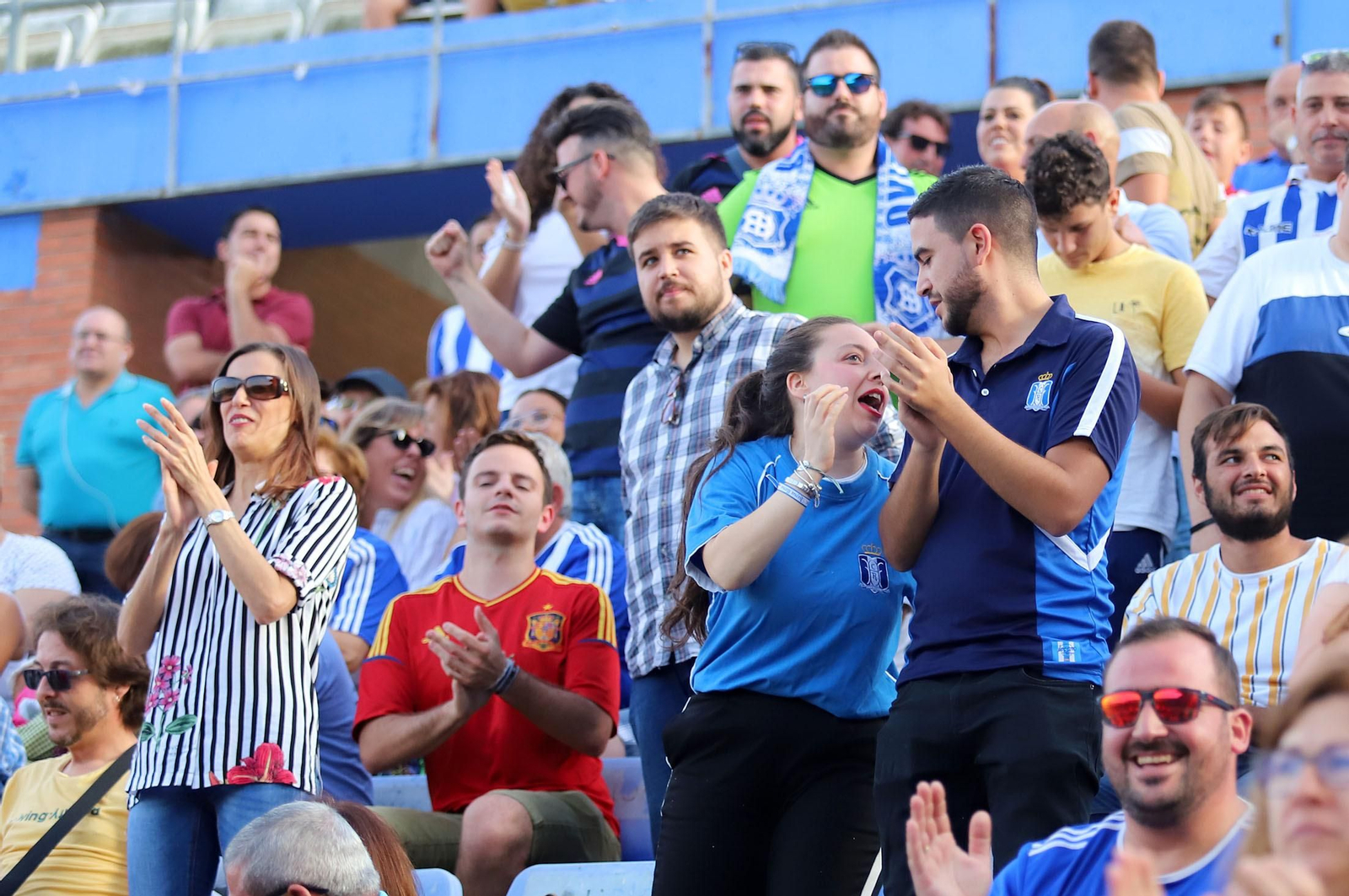 Imágenes del ambiente en el Estadio Nuevo Colombino