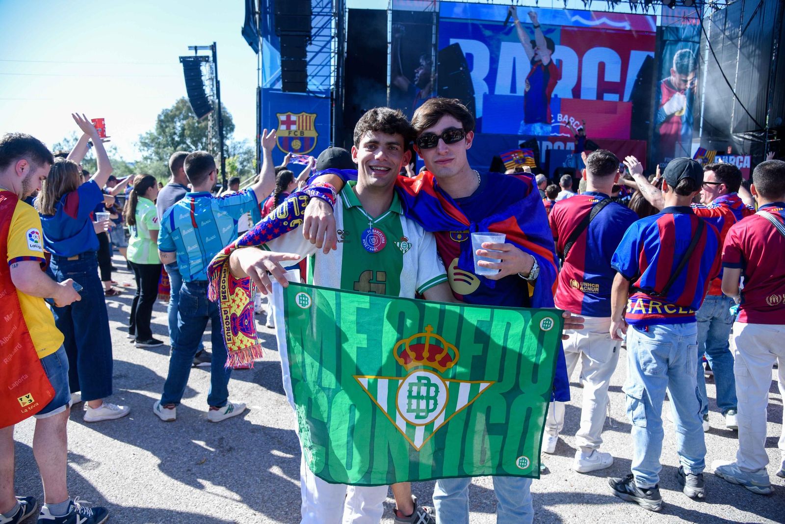 Ambiente en la Fan Zone del Barcelona