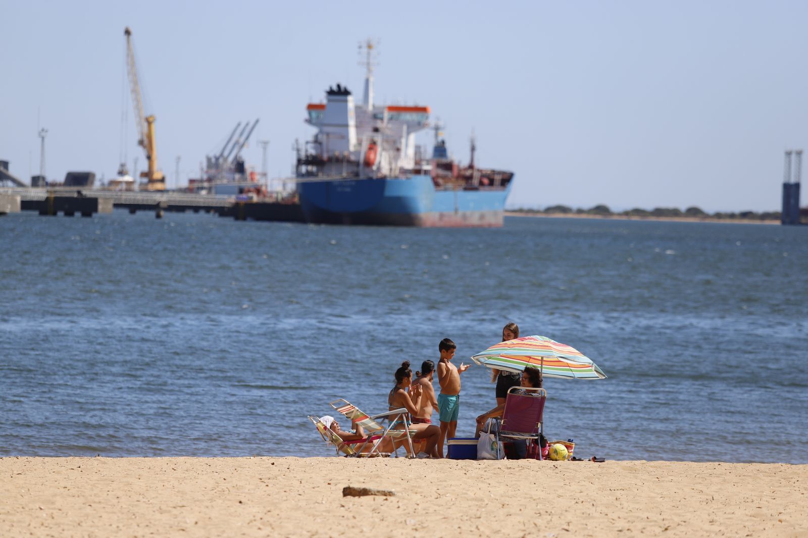 Bañarse en la Punta del Sebo, una tradición que perdura en Huelva