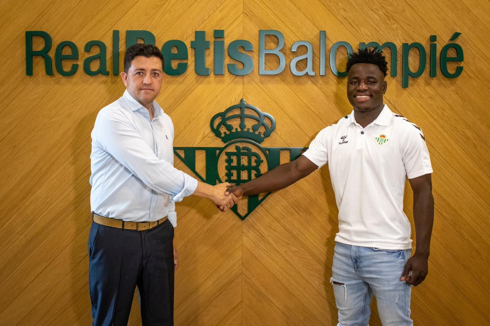 Mensah firma por el Betis
