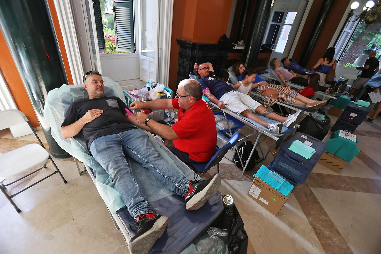 Imágenes de la macrocolecta de sangre en la Casa Colón de Huelva