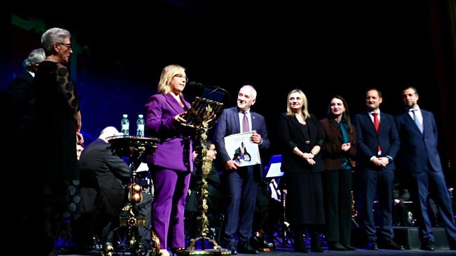 Entrega de las Tapas del Pregón de la Semana Santa de Granada 2025