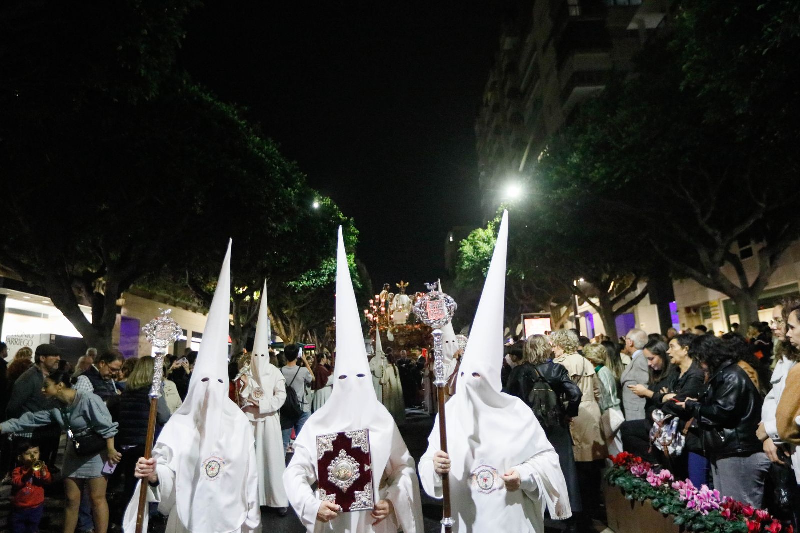 Te contamos en imágenes la Santa Cena tras la lluvia en la ciudad