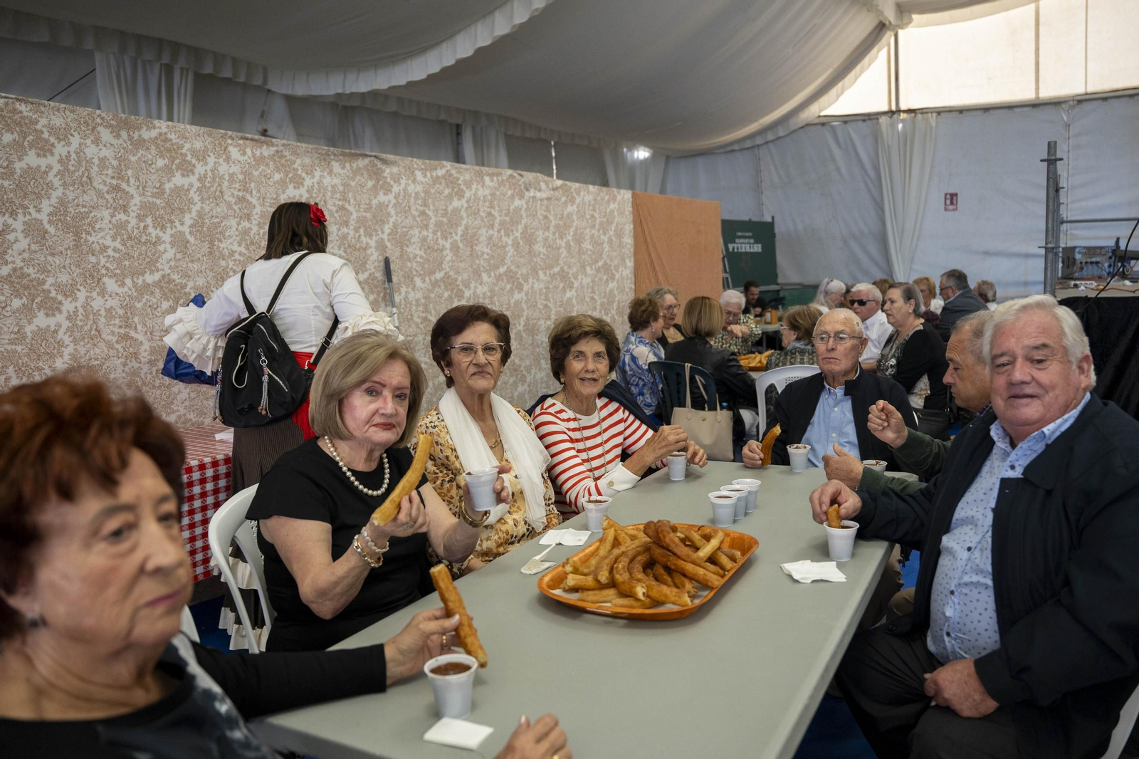 Las mejores imágenes de los churros con chocolate en la Feria de Albox