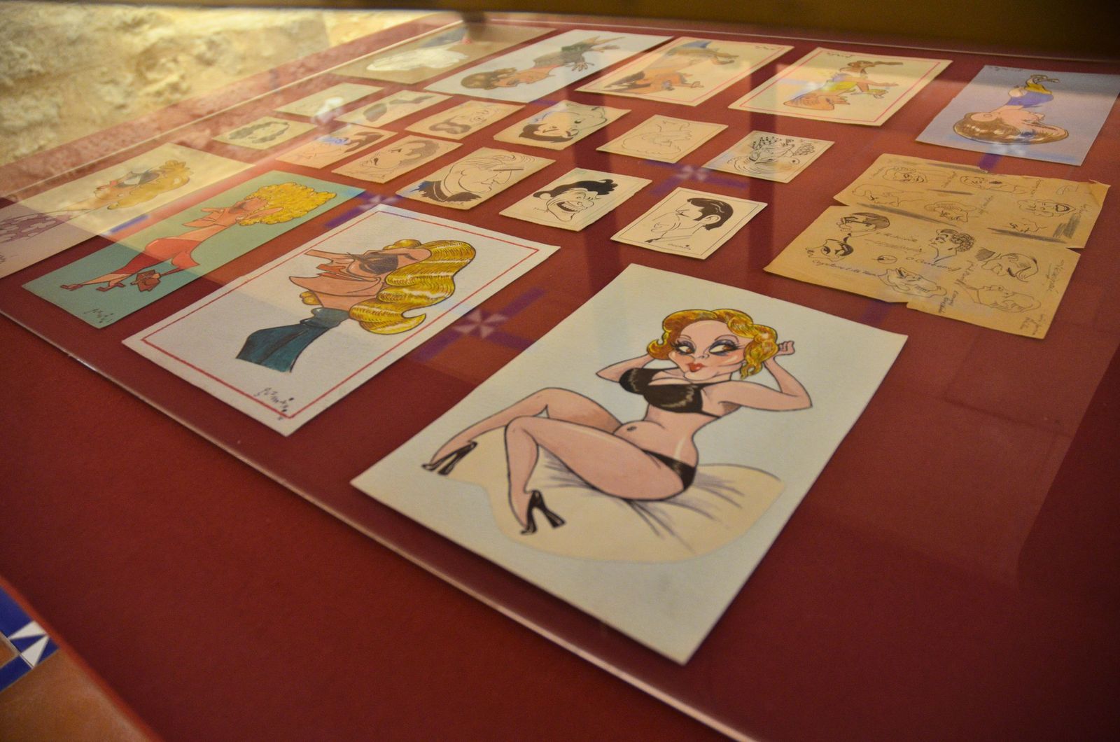 Más de 400 caricaturas para entender el Jaén del siglo XX: la obra de Juan Guzmán, en imágenes