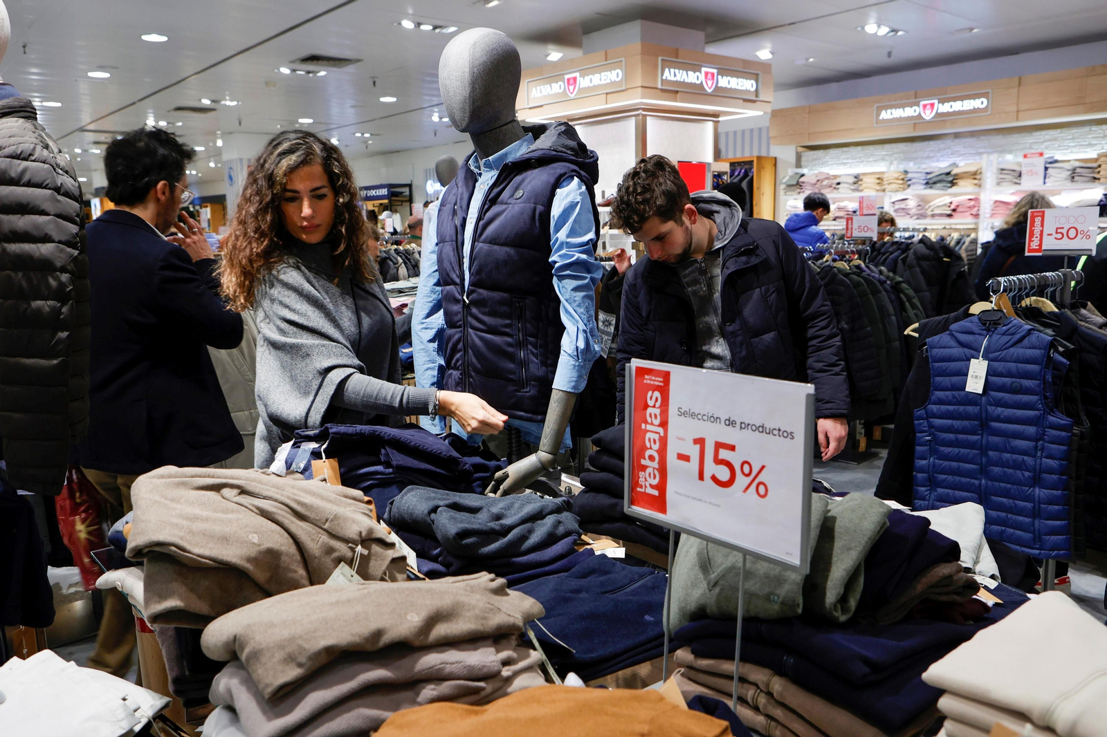 Las rebajas de enero en Sevilla, en imágenes