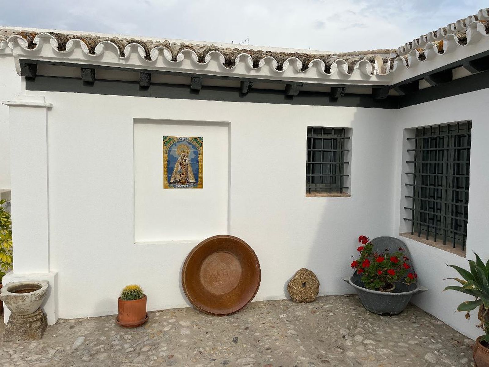 Las imágenes de un histórico cortijo en territorio de viñas y mostos