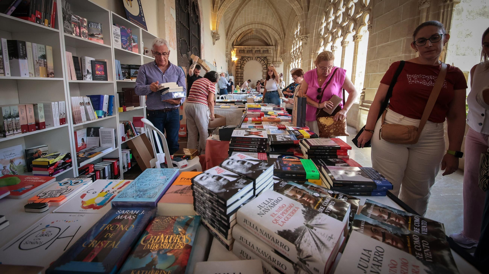 Imágenes del primer día de la Feria del Libro de Jerez