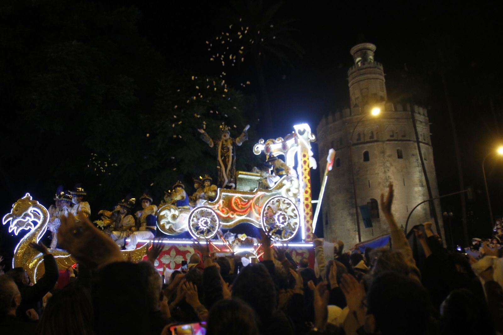 Imágenes de la cabalgata por el Paseo de Colón