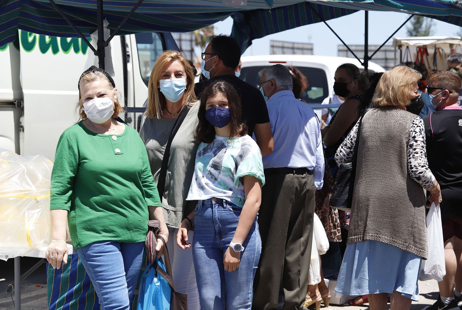 Imágenes del Mercadillo de Huelva en su nueva ubicación