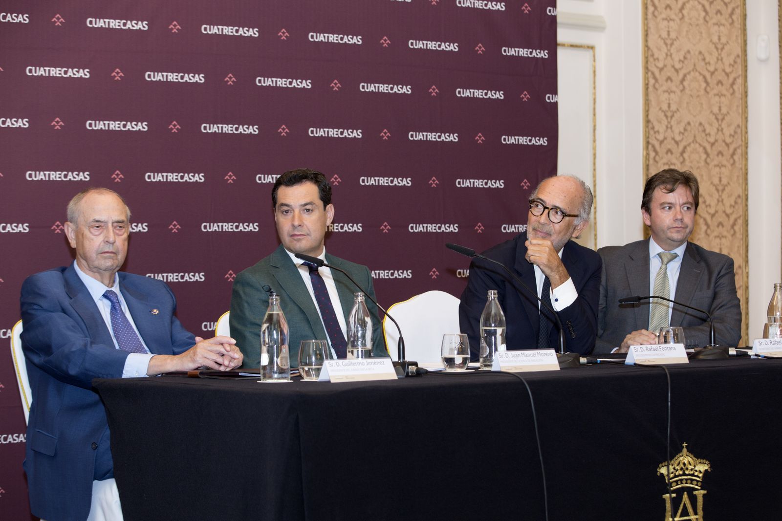 Las imágenes de la entrega de la Beca Manuel Olivencia