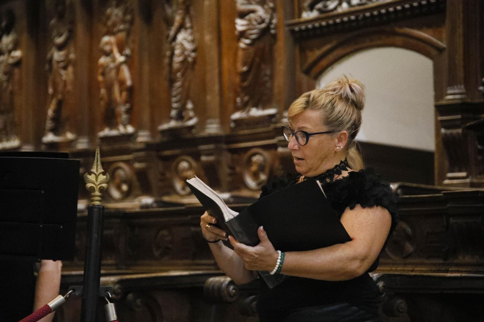 Las imágenes de la santa misa estacional presidida por el obispo de Almería, con la interpretación de Anacrusa