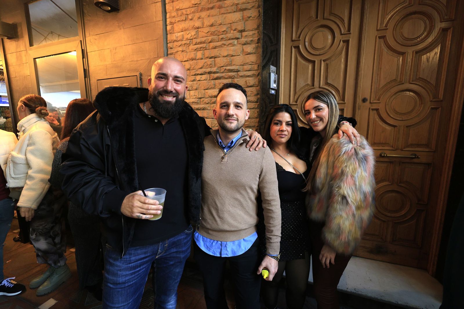 Búscate en las fotos del ambiente en el centro de La Línea antes de la Nochevieja