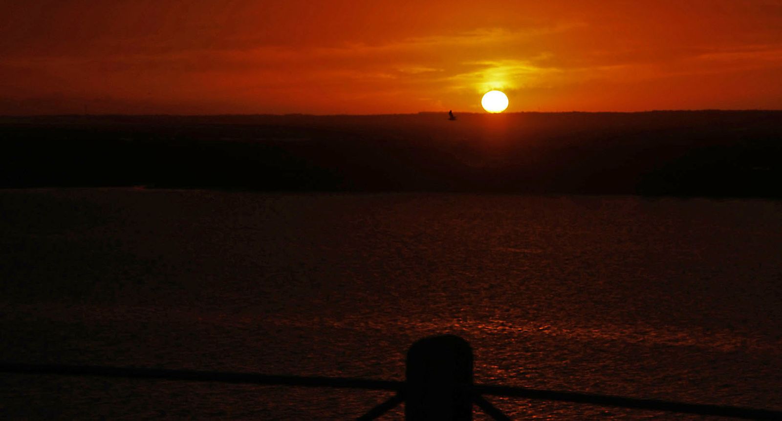 El impresionante atardecer en el muelle de la compañía Riotinto