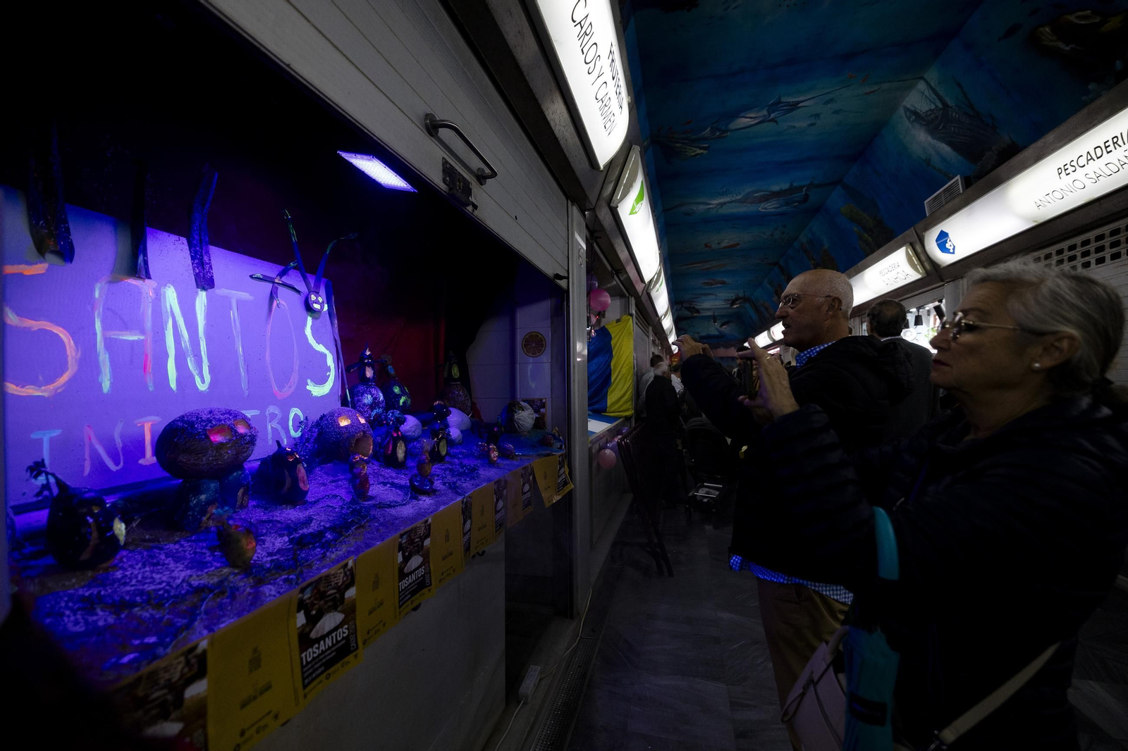 Imágenes de la celebración de los Tosantos en los mercados de Cádiz Imágenes de la celebración de los Tosantos en los mercados de Cádiz