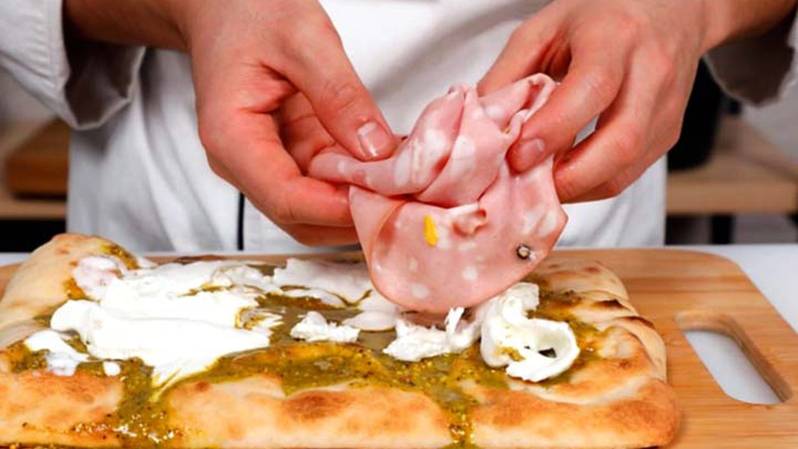 Auténtica pizza italiana junto al paseo marítimo de Almería, en AMOЯ Gastronomía.